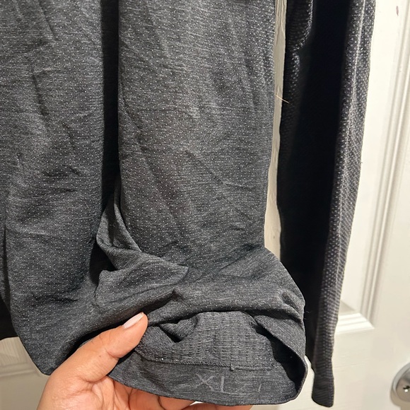 lululemon athletica Men's vent tech Half-Zip Pullover in Charcoal Black - Picture 6 of 7